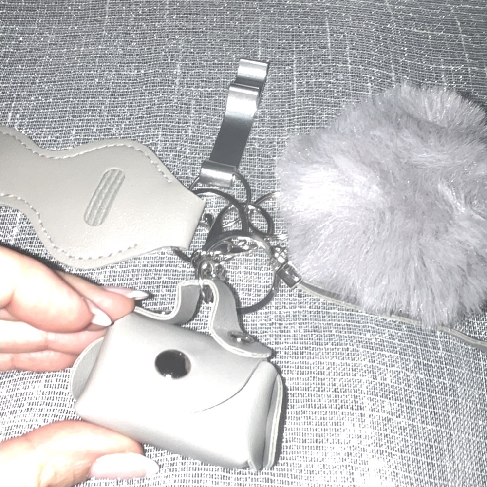 Fun Keychain with 5 Functional Convenient Chains BRAND NEW